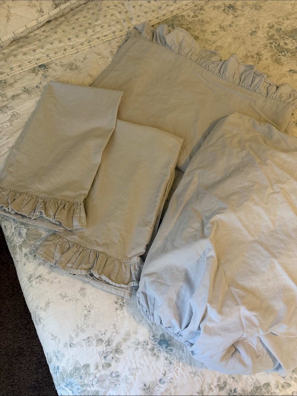 Gray Ruffled Queen Sheet Set